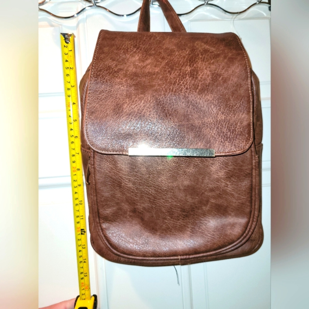 LEATHER WOMEN'S BACKPACK